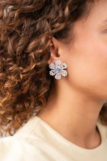LOTT GIOIELLI - WHITE CRYSTAL OORBELLEN MADELIEF BLOOMING FLOWER